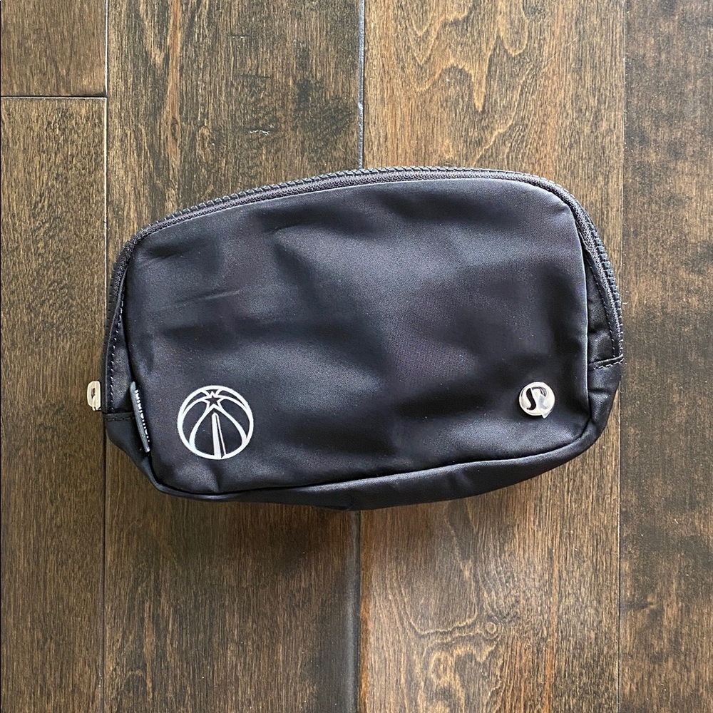Lululemon Everywhere Belt Bag